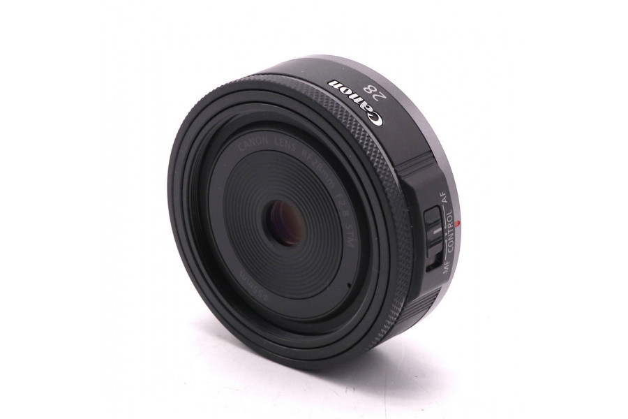 Объектив Canon RF 28mm f/2.8 STM в упаковке