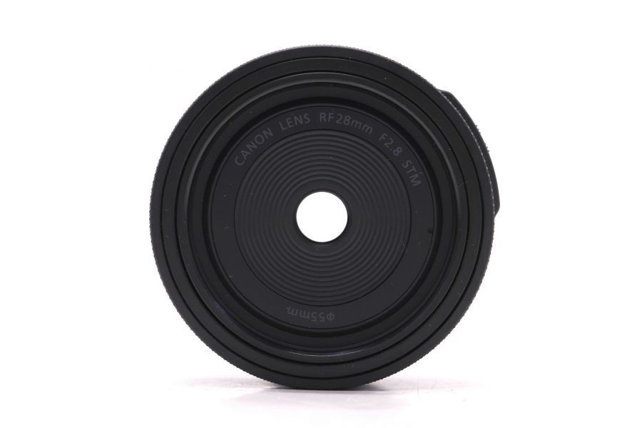 Объектив Canon RF 28mm f/2.8 STM в упаковке