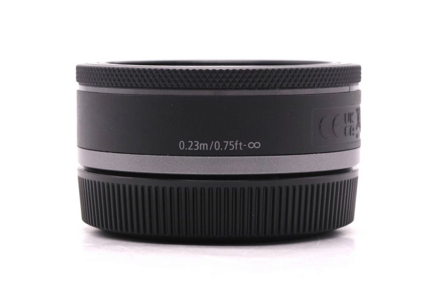 Объектив Canon RF 28mm f/2.8 STM в упаковке