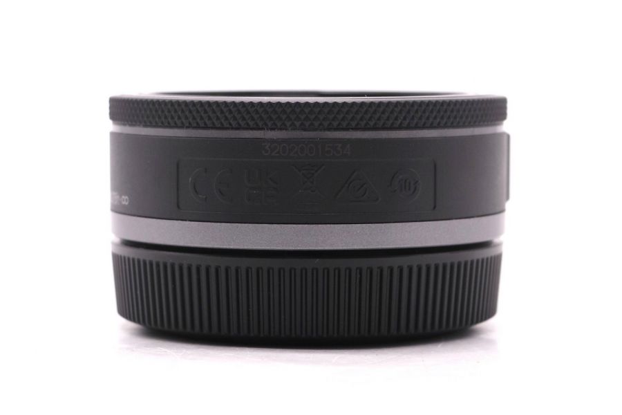 Объектив Canon RF 28mm f/2.8 STM в упаковке