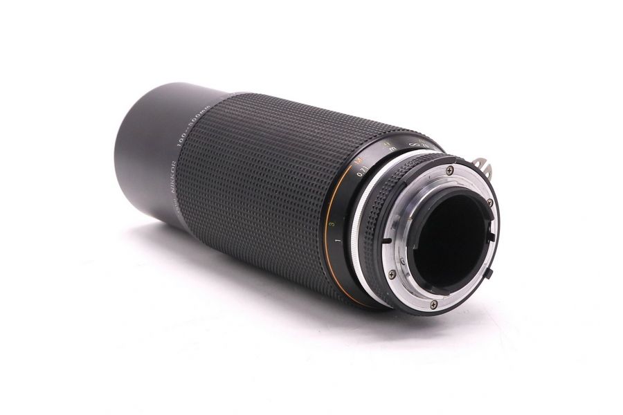 Объектив Nikon 100-300mm f/5.6 Zoom Nikkor
