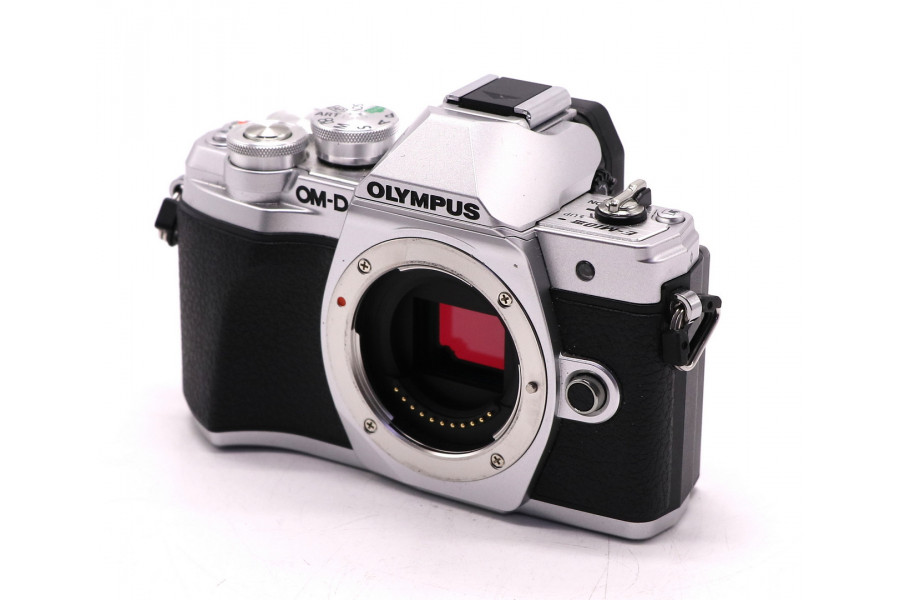 Olympus OM-D E-M10 Mark III body silver в упаковке (пробег 3810 кадров)