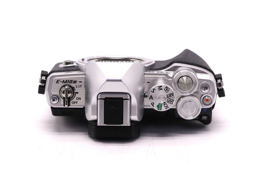 Olympus OM-D E-M10 Mark III body silver в упаковке (пробег 3810 кадров)