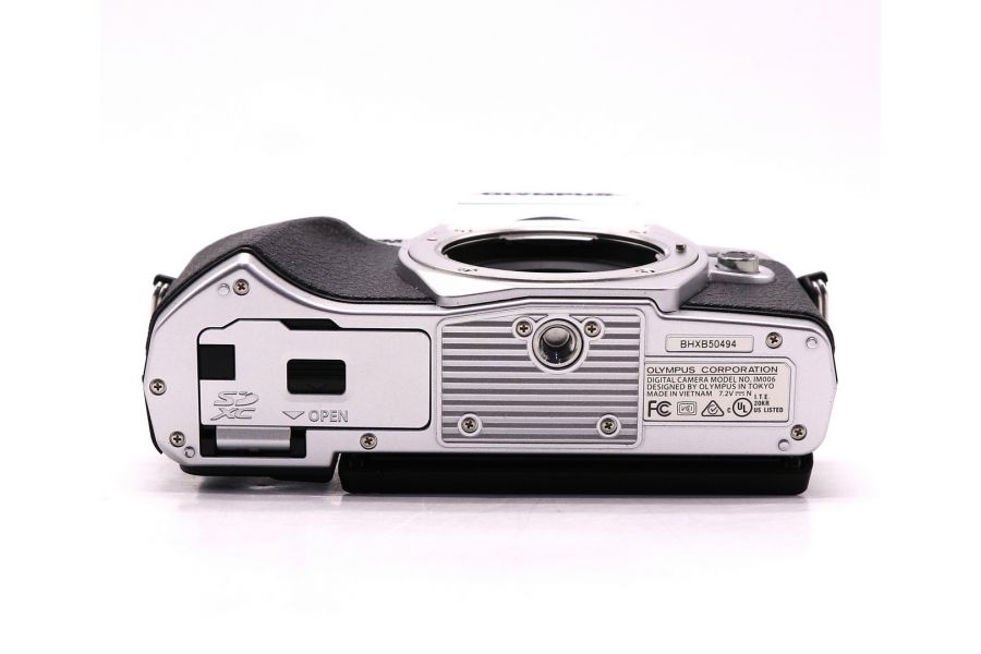 Olympus OM-D E-M10 Mark III body silver в упаковке (пробег 3810 кадров)