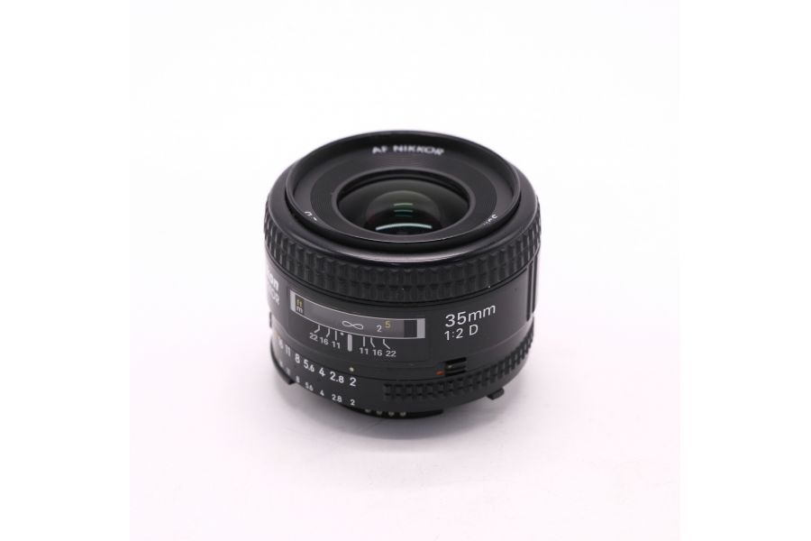Компактный объектив Nikon 35mm f/2D AF Nikkor