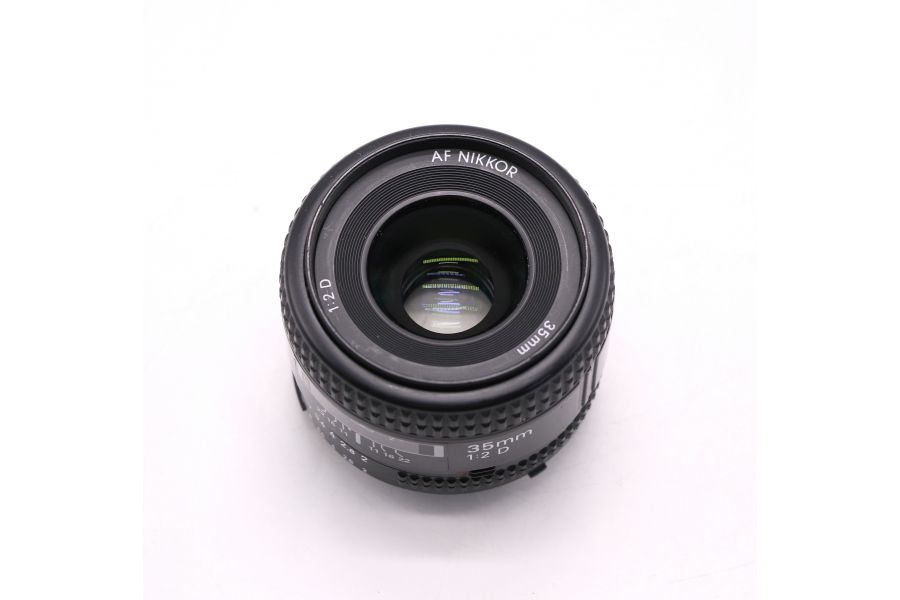 Компактный объектив Nikon 35mm f/2D AF Nikkor