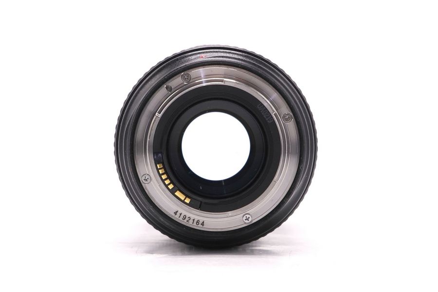 Объектив Canon EF 24-70mm f/2,8 L USM в упаковке