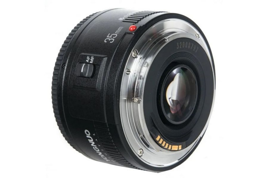 Объектив YongNuo AF 35mm F2 для Canon EF в упаковке