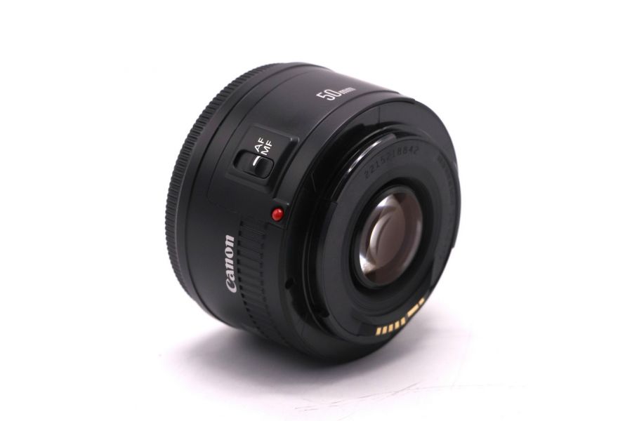 Стандартный объектив Canon EF 50mm f/1.8 II