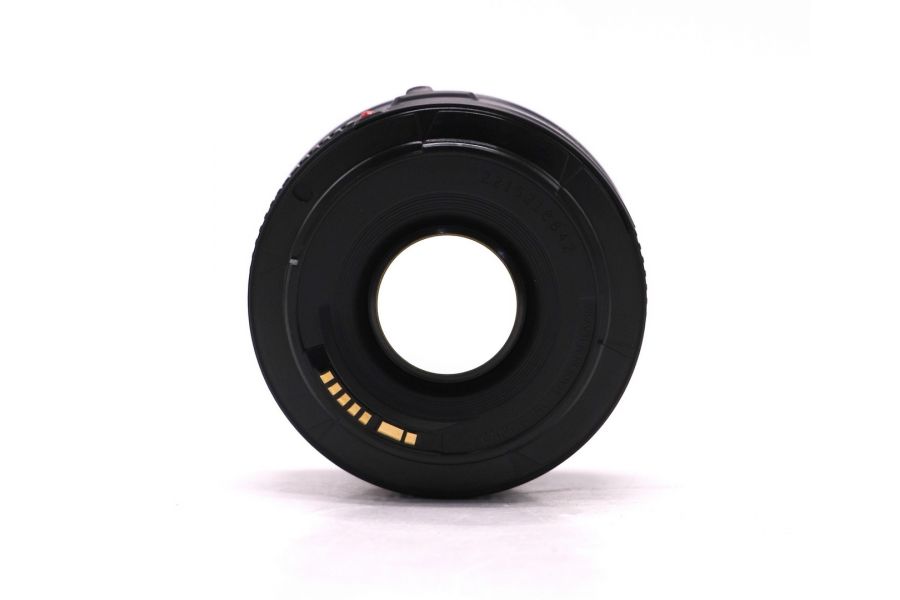 Стандартный объектив Canon EF 50mm f/1.8 II