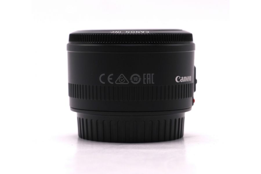 Стандартный объектив Canon EF 50mm f/1.8 II