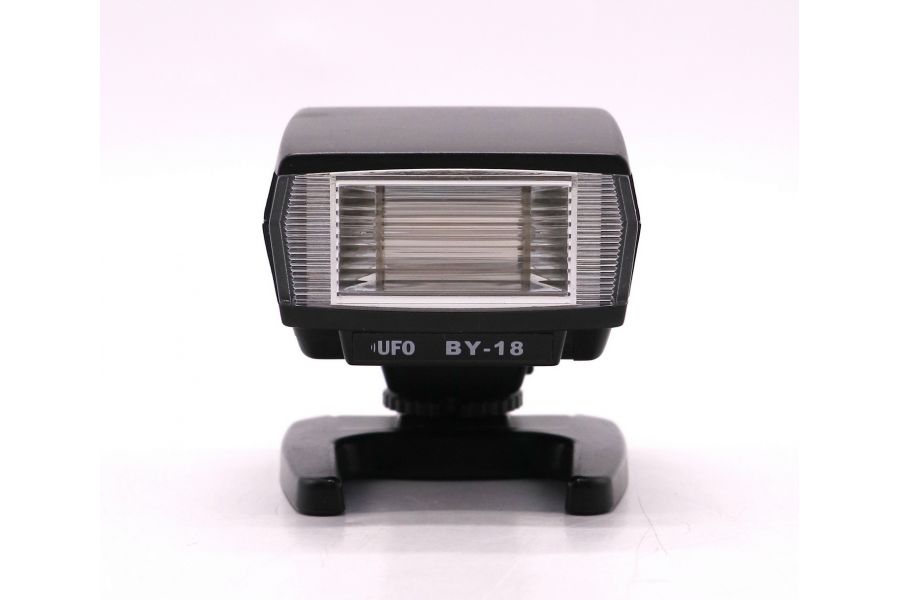 Внешняя фотовспышка Ufo BY-18 в упаковке