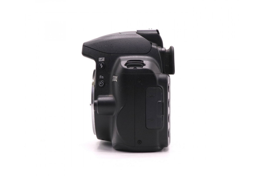 Камера Nikon D3000 body (пробег 5780 кадров)