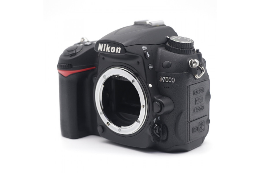 Фотокамера Nikon D7000 body (пробег 21950 кадров)