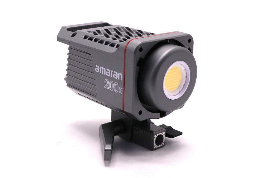 Осветитель светодиодный Aputure Amaran 200x