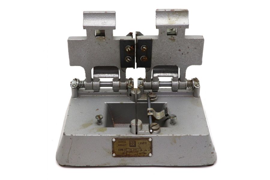 Пресс для склеивания пленки 35 ПКС (СССР, 1975)