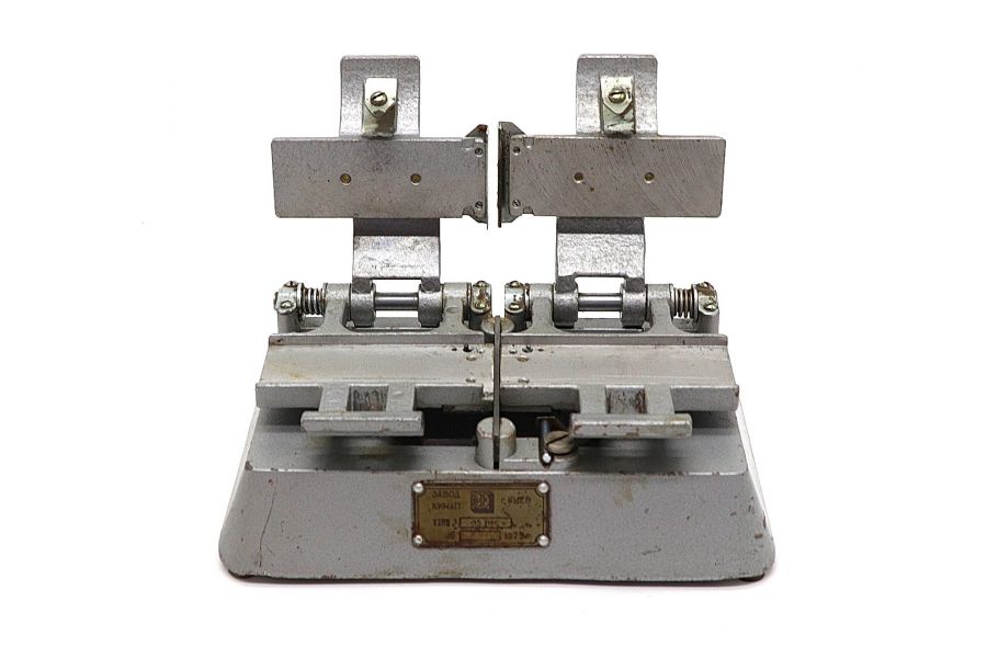 Пресс для склеивания пленки 35 ПКС (СССР, 1975)