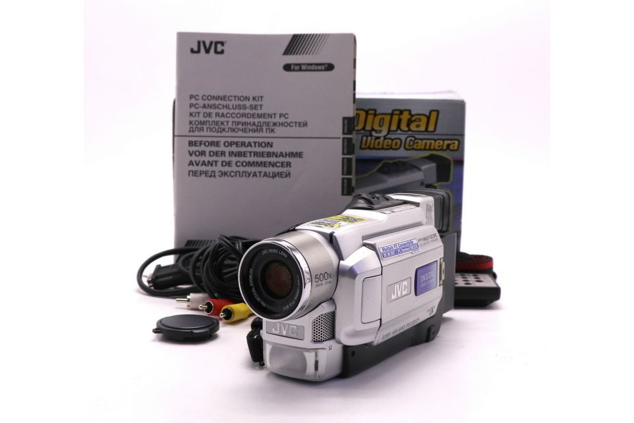 Цифровая видеокамера JVC GR-DVL310A в упаковке