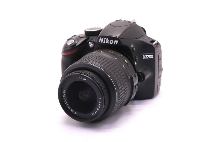 Фотокамера Nikon D3200 kit (пробег 12645 кадров)