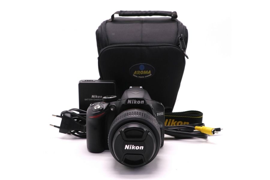 Фотокамера Nikon D3200 kit (пробег 13260 кадров)