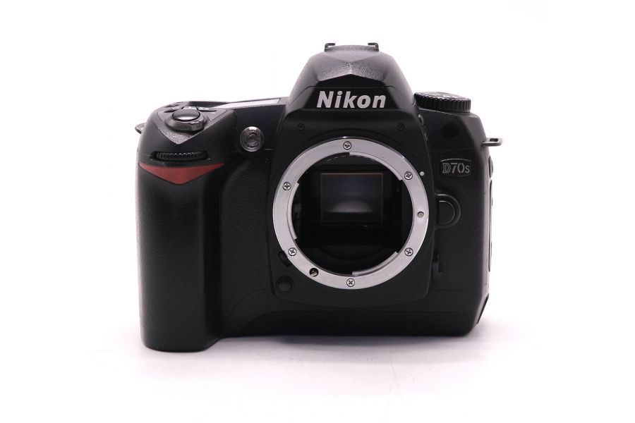 Фотокамера Nikon D70s body (пробег 13075 кадров)