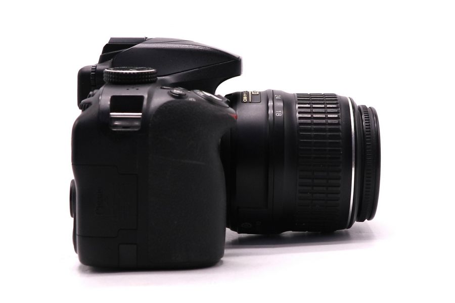 Nikon D3300 kit (пробег 37115 кадров) фотоаппарат