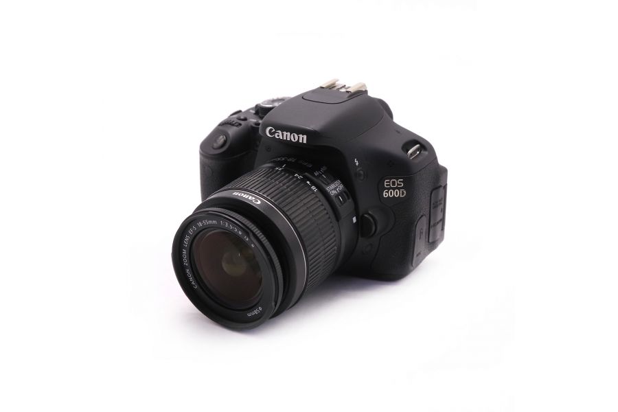 Фотоаппарат Canon EOS 600D kit (пробег 4500 кадров)