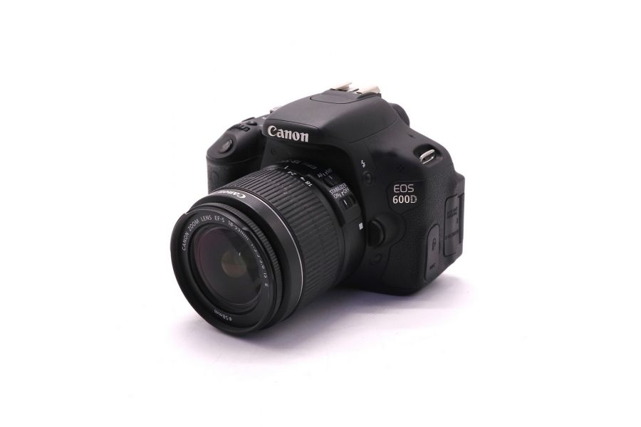 Фотоаппарат Canon EOS 600D kit (пробег 1590 кадров)