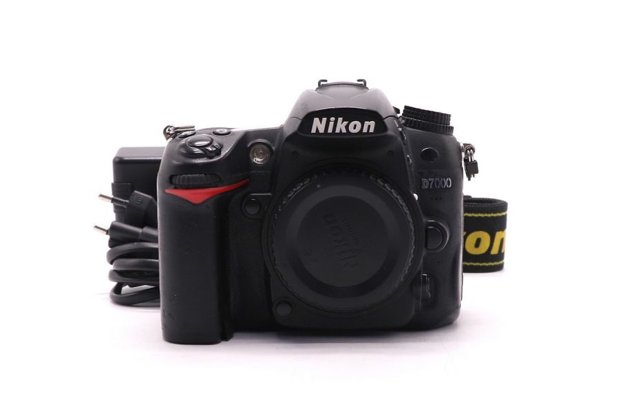 Фотокамера Nikon D7000 body (пробег 219800 кадров)