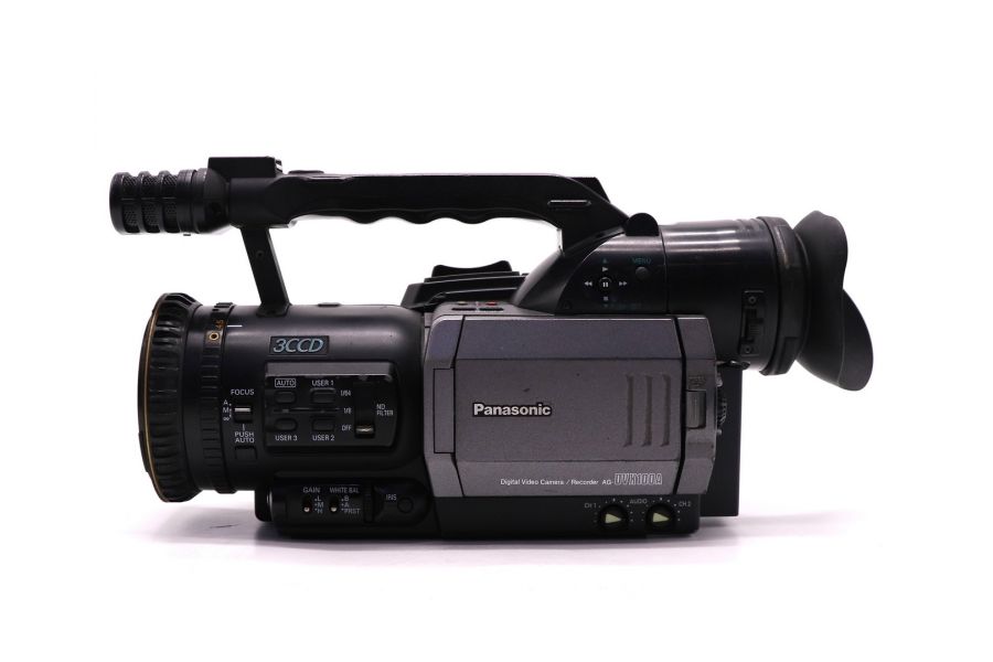 Профессиональная видеокамера Panasonic AG-DVX100A