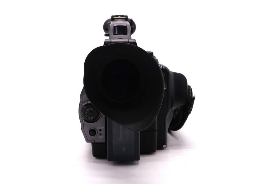 Профессиональная видеокамера Panasonic AG-DVX100A