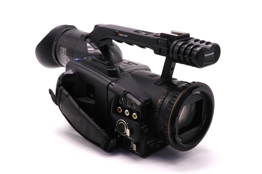 Профессиональная видеокамера Panasonic AG-DVX100A