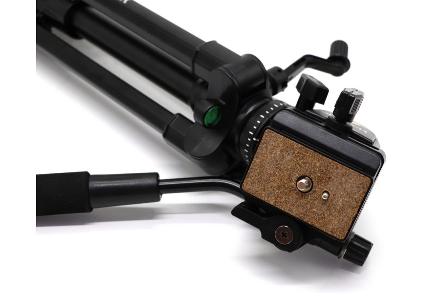 Штатив для камеры Yunteng VCT-391RM в упаковке