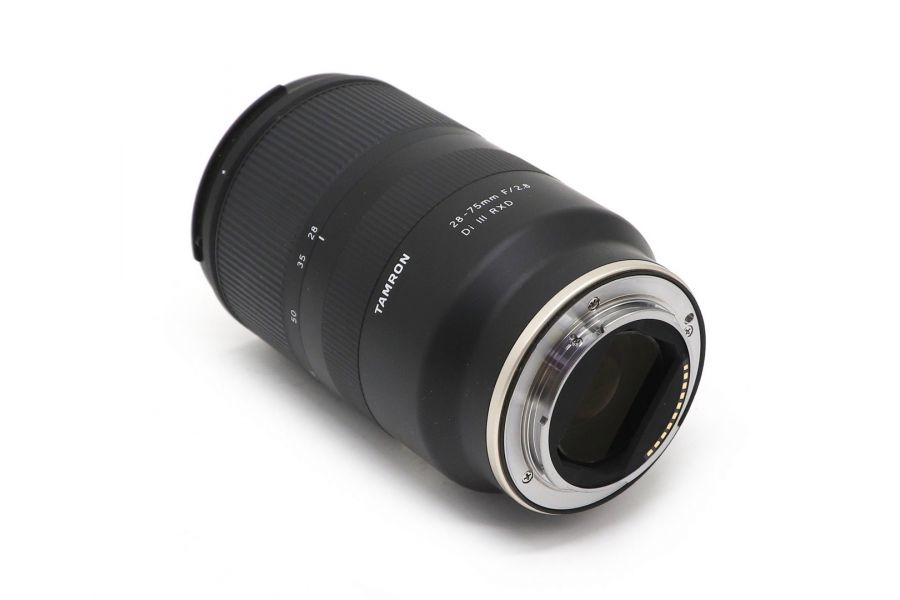 Объектив Tamron 28-75mm f/2.8 Di III RXD Sony E в упаковке