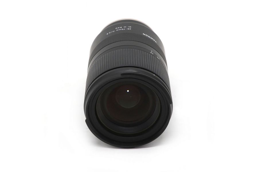 Объектив Tamron 28-75mm f/2.8 Di III RXD Sony E в упаковке