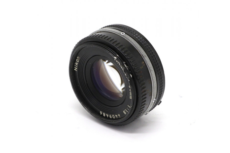 Стандартный объектив Nikon 50mm f/1.8 Nikkor
