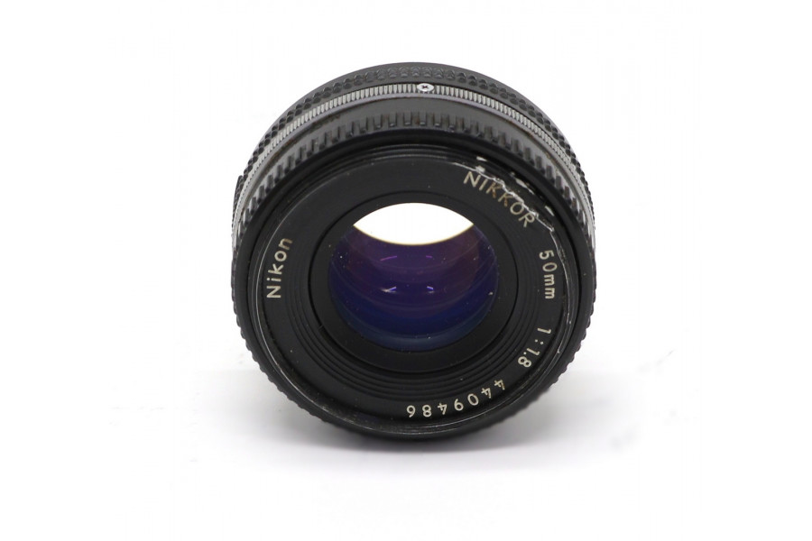 Стандартный объектив Nikon 50mm f/1.8 Nikkor