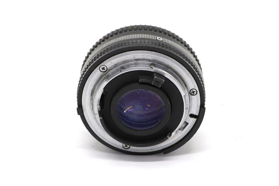 Стандартный объектив Nikon 50mm f/1.8 Nikkor