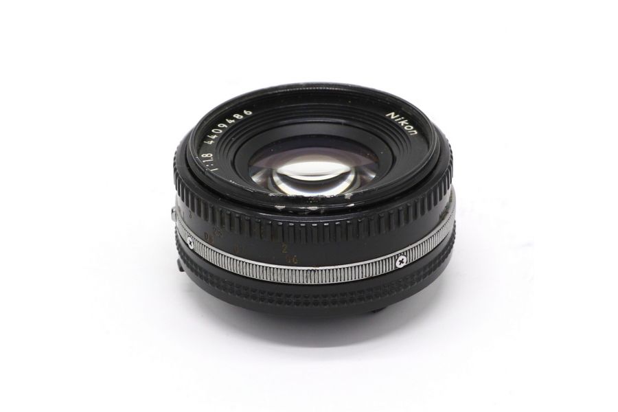 Стандартный объектив Nikon 50mm f/1.8 Nikkor