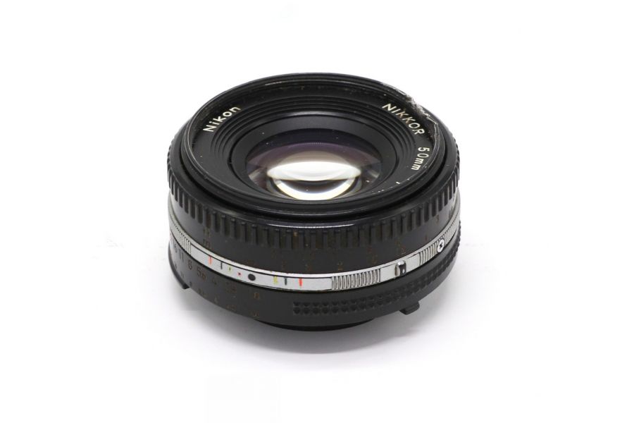 Стандартный объектив Nikon 50mm f/1.8 Nikkor