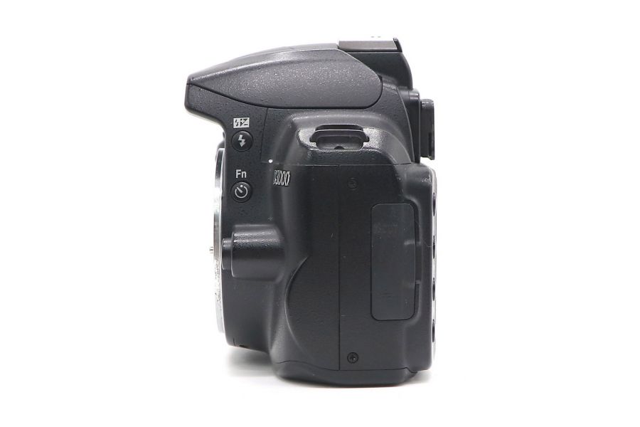 Nikon D3000 body (пробег 100000 кадров)