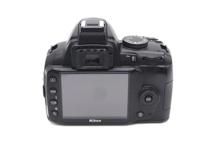 Nikon D3000 body (пробег 100000 кадров)