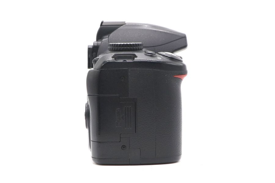 Nikon D3000 body (пробег 100000 кадров)