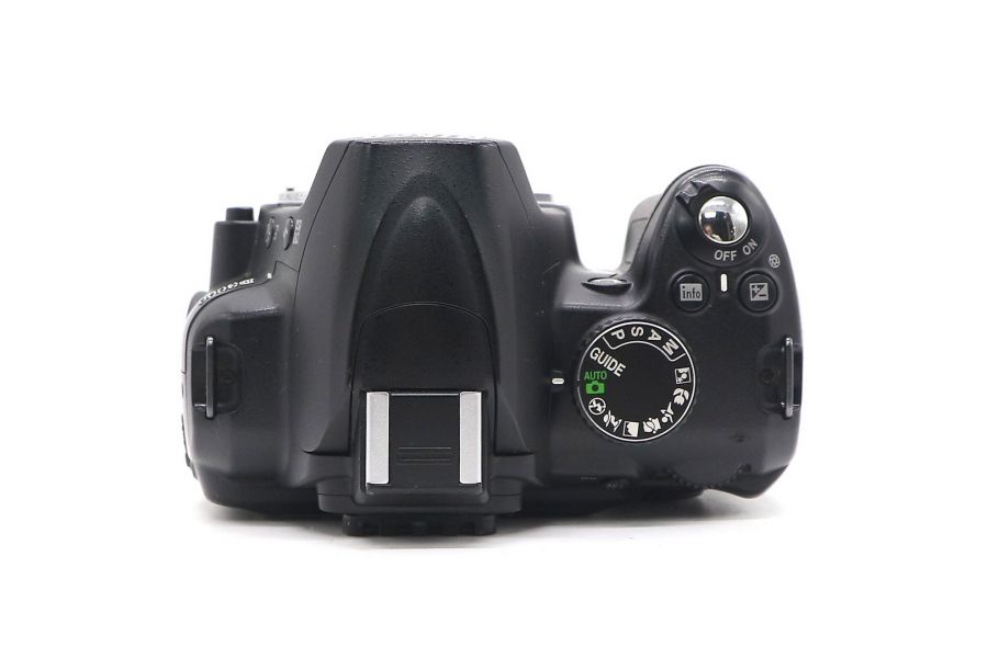 Nikon D3000 body (пробег 100000 кадров)
