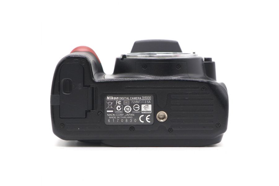 Nikon D3000 body (пробег 100000 кадров)
