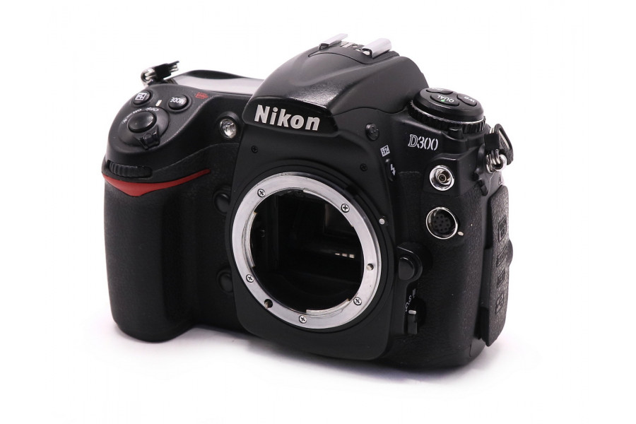 Фотоаппарат Nikon D300 body (пробег 115000 кадров)
