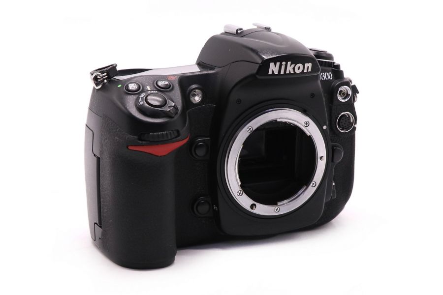 Фотоаппарат Nikon D300 body (пробег 115000 кадров)