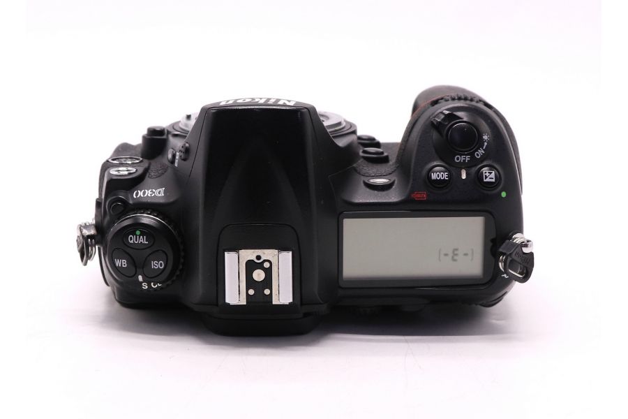 Фотоаппарат Nikon D300 body (пробег 115000 кадров)
