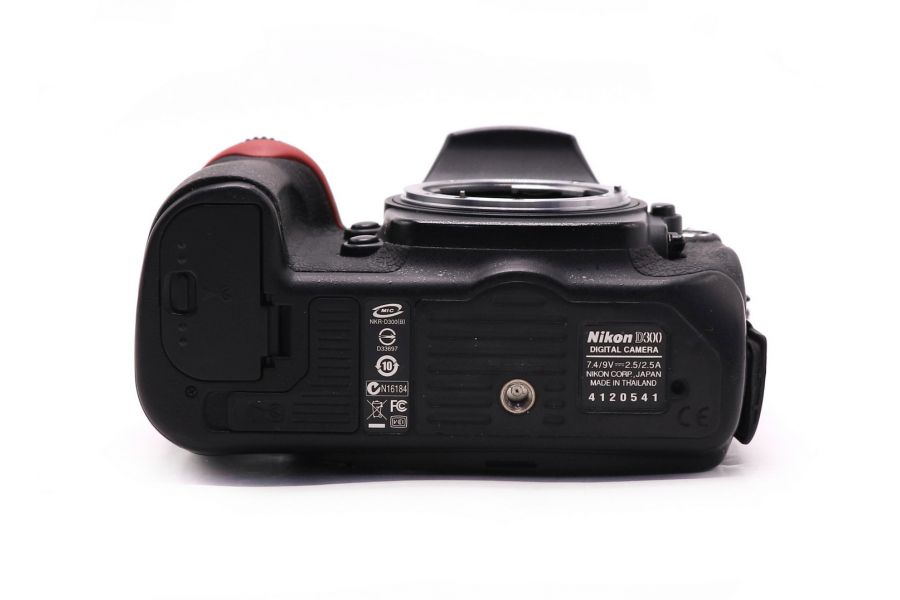 Фотоаппарат Nikon D300 body (пробег 115000 кадров)