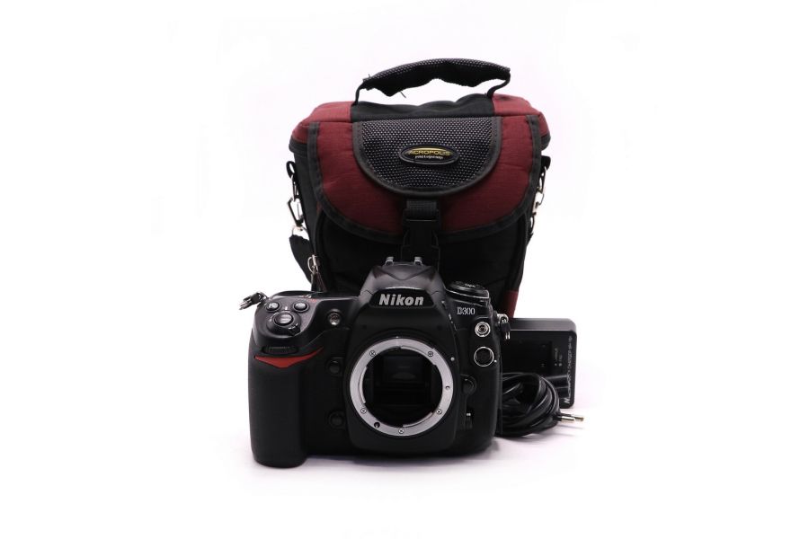 Фотоаппарат Nikon D300 body (пробег 115000 кадров)